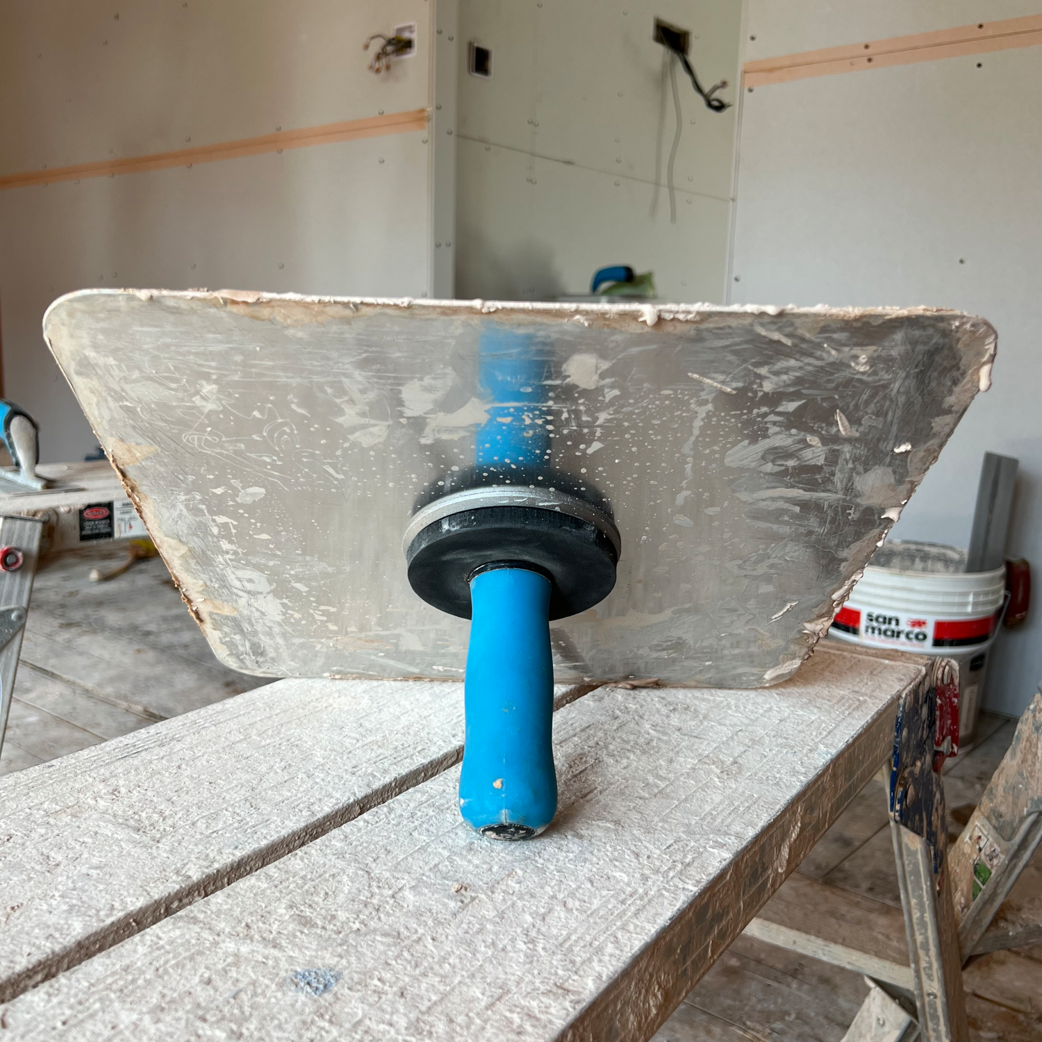 0d90af49-2ff9-4ac9-b1e2-592911f2f7f4 OX Pro Raapbord Aluminium Stukadoors Hawk 330 x 330mm.png