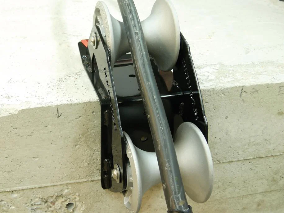 9ecfd59a-5629-405b-92aa-7dcdb5190a67 RUNPO Kabelgeleider 90- met 2 rollen.png